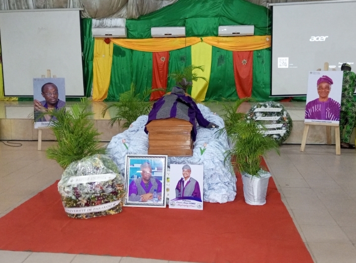 Hommages à feu prof Ansèque Coami Gomez : Eléonore Yayi Ladékan et la communauté universitaire honorent la mémoire d’un homme exceptionnel avant son inhumation